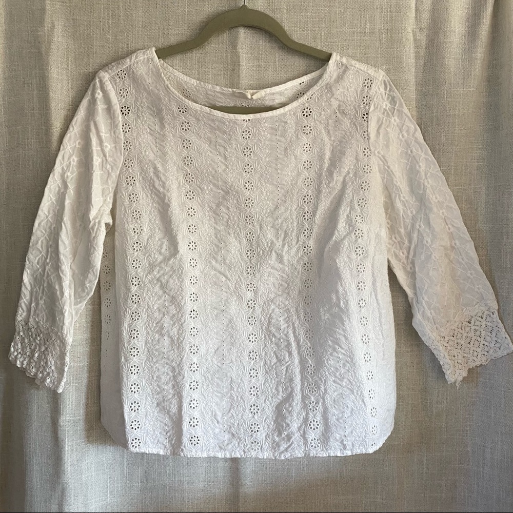 Gap White Eyelet 3/4 Sleeve Shirt w/ Lace Detail